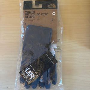 Never worn The North Face gloves youth size medium, still have packaging bag